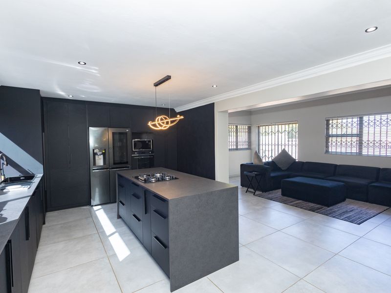 Striking 4-bedroom freestanding home in Ridgeworth, perfect for families and modern living - Photo 3