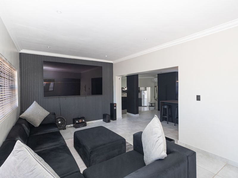 Striking 4-bedroom freestanding home in Ridgeworth, perfect for families and modern living - Photo 2