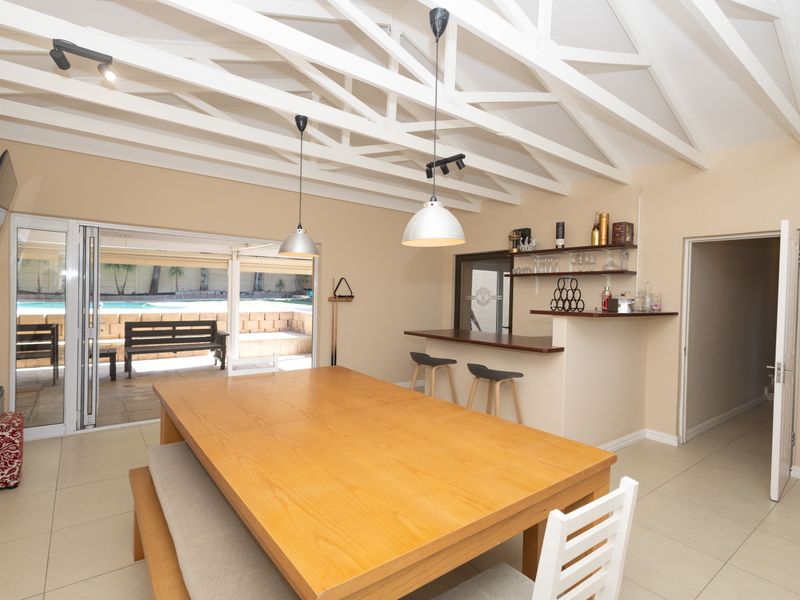 Grand Family Residence in Upper Flamingo Vlei - Photo 3