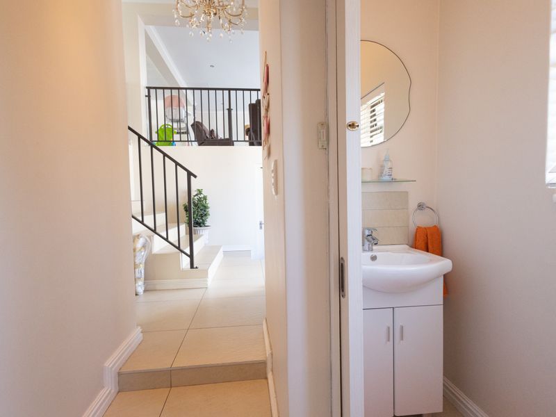 Grand Family Residence in Upper Flamingo Vlei - Photo 6