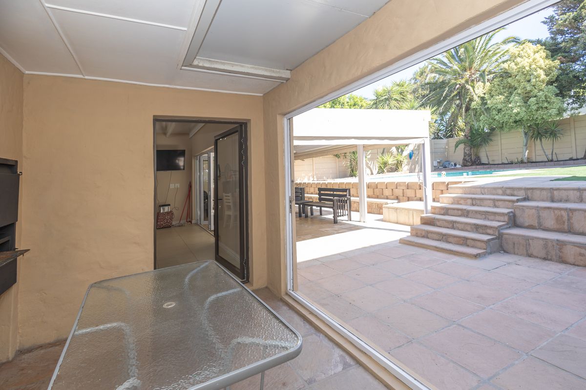 Grand Family Residence in Upper Flamingo Vlei - Photo 5