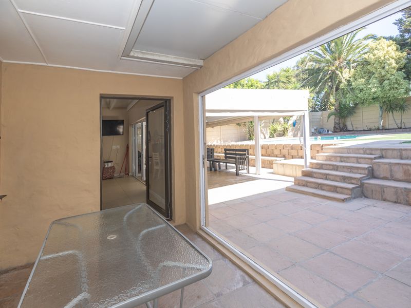 Grand Family Residence in Upper Flamingo Vlei - Photo 5