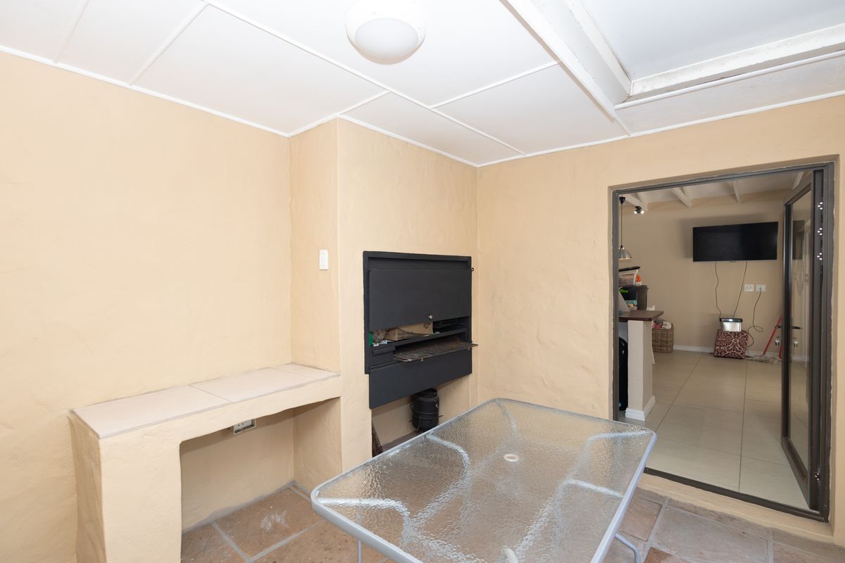 Grand Family Residence in Upper Flamingo Vlei - Photo 4