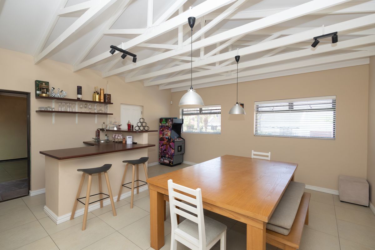 Grand Family Residence in Upper Flamingo Vlei - Photo 2