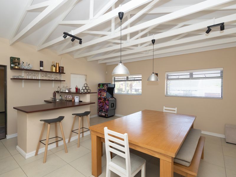 Grand Family Residence in Upper Flamingo Vlei - Photo 2