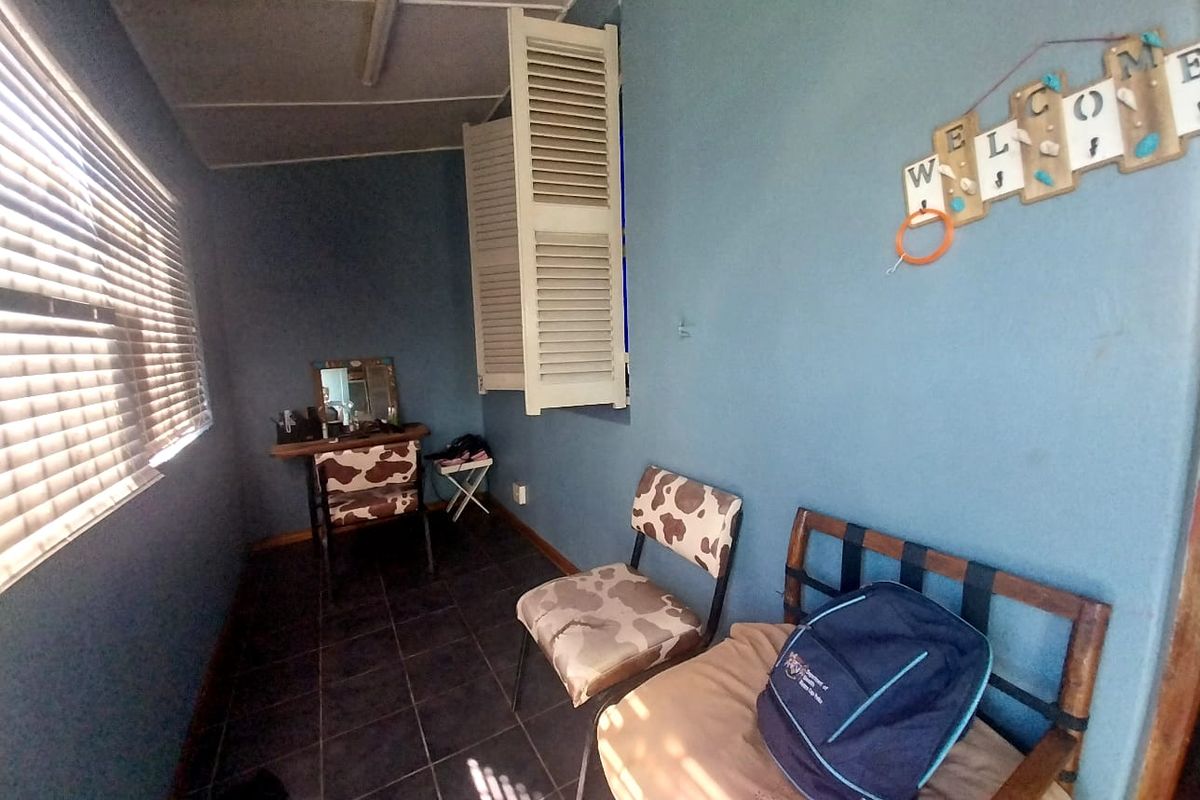 Income-Generating Gem with 2 Flatlets – Prime Investment Opportunity in Worcester! - Photo 3