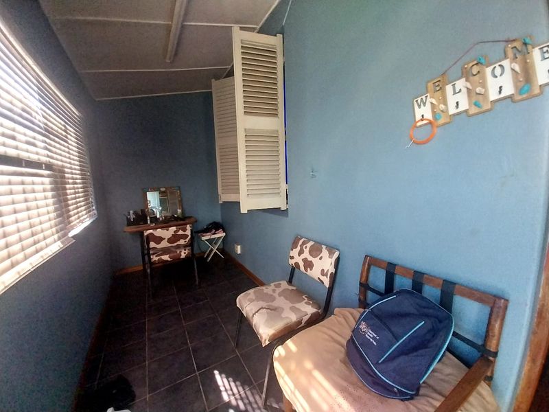 Income-Generating Gem with 2 Flatlets – Prime Investment Opportunity in Worcester! - Photo 3