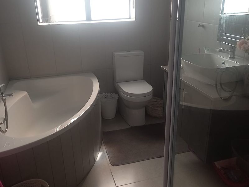 Stylish Living Starts Here – 3-Bedroom Townhouse To Rent - Photo 7