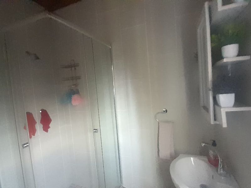 Modern 3 bedroom house in Sought after area - Photo 9