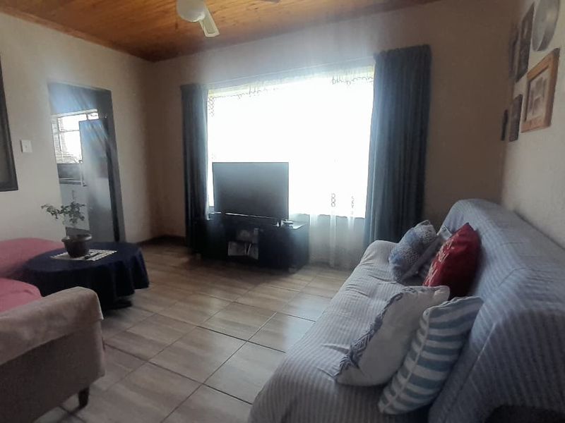 Modern 3 bedroom house in Sought after area - Photo 8