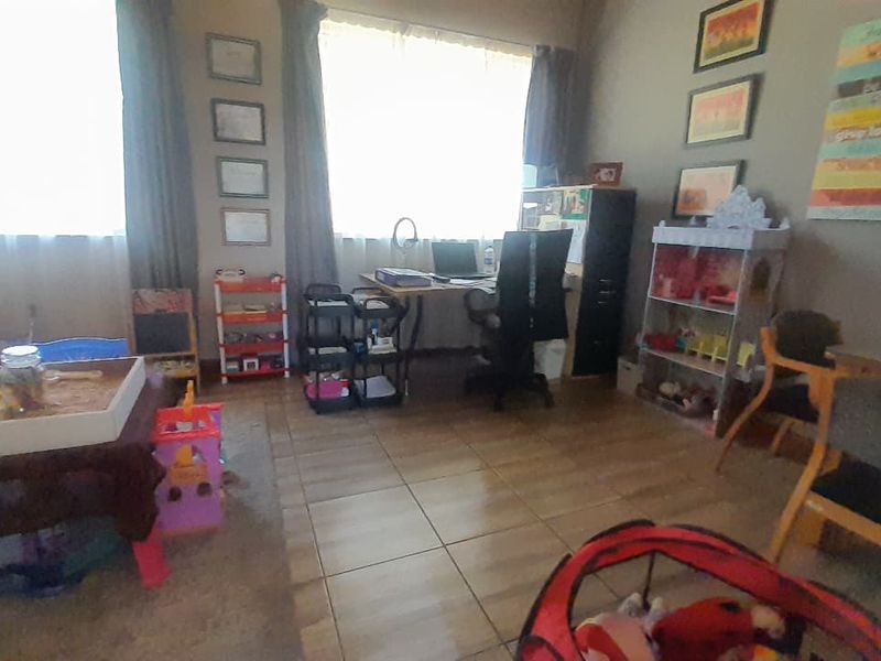 Modern 3 bedroom house in Sought after area - Photo 6