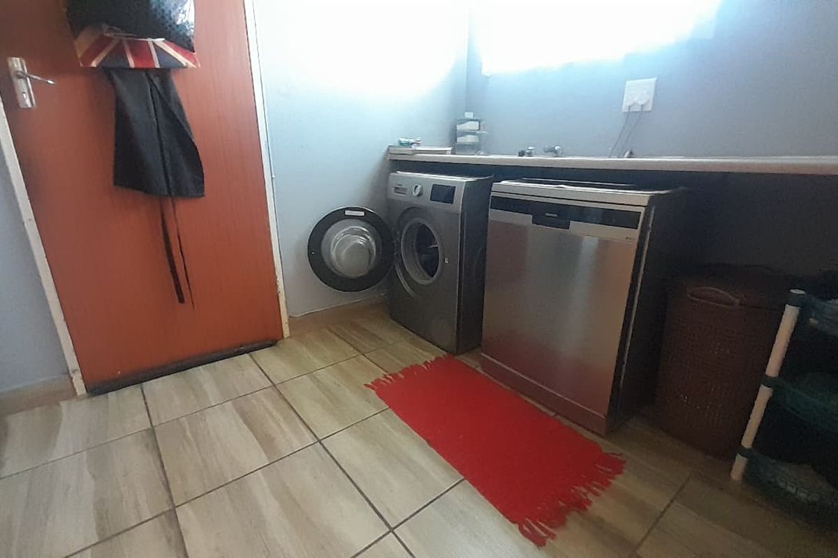 Modern 3 bedroom house in Sought after area - Photo 5