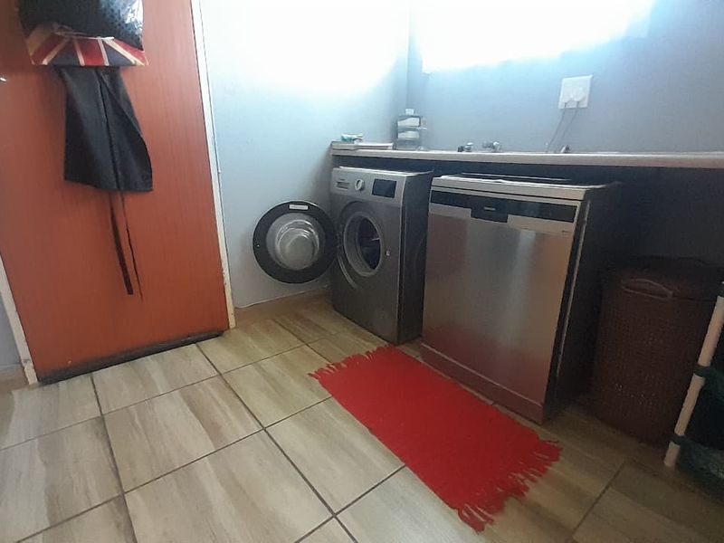 Modern 3 bedroom house in Sought after area - Photo 5