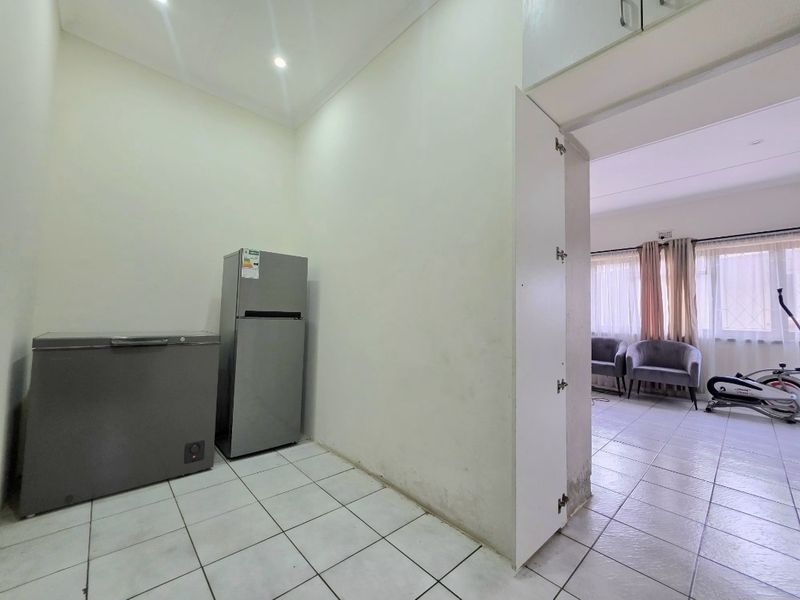 Stunning 8 Bedroom home with alot of hidden potential!!! - Photo 7