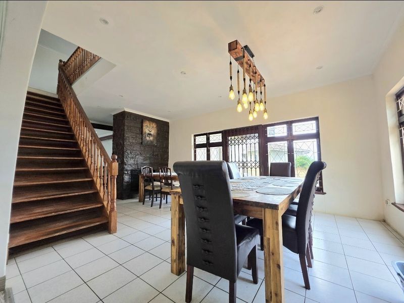 Stunning 8 Bedroom home with alot of hidden potential!!! - Photo 4