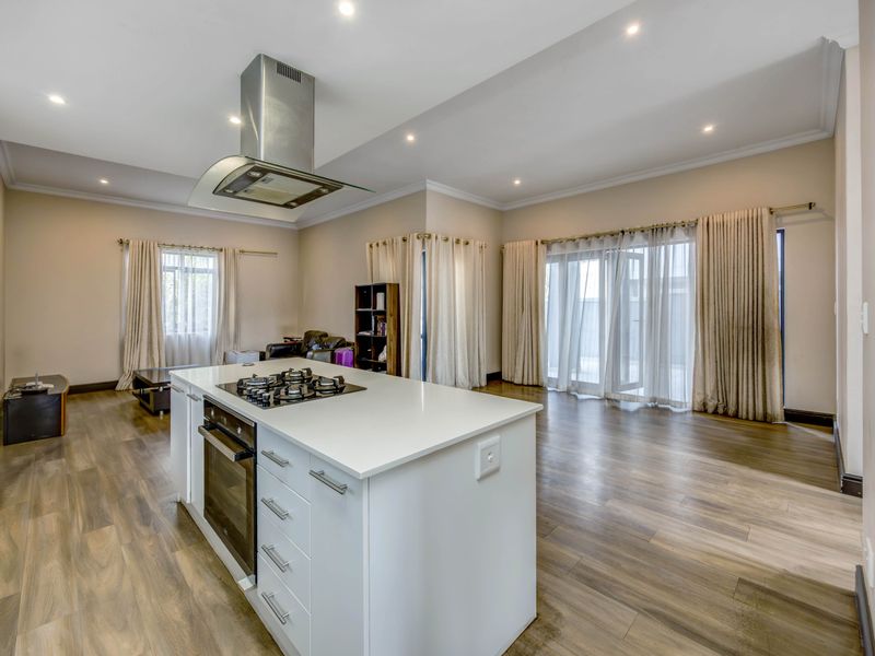 Spacious 4‐Bed Family Home – Great Price, Needs TLC - Photo 4