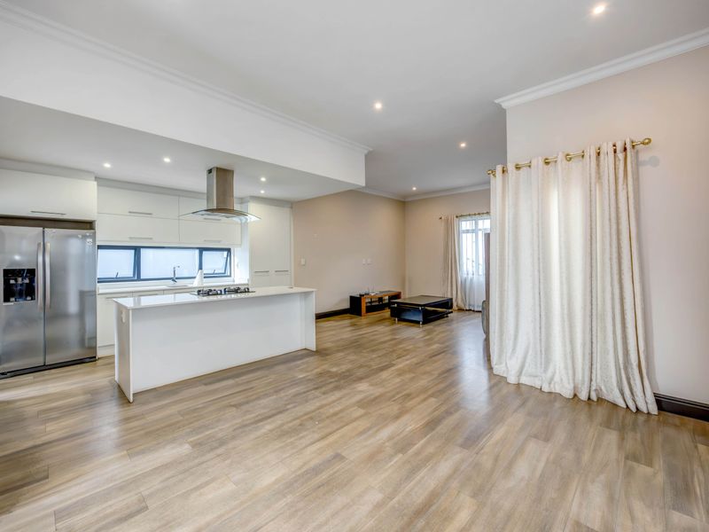 Spacious 4‐Bed Family Home – Great Price, Needs TLC - Photo 3