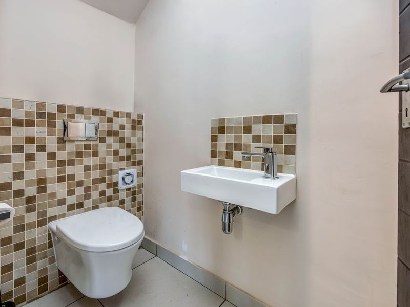 Spacious 4‐Bed Family Home – Great Price, Needs TLC - Photo 8