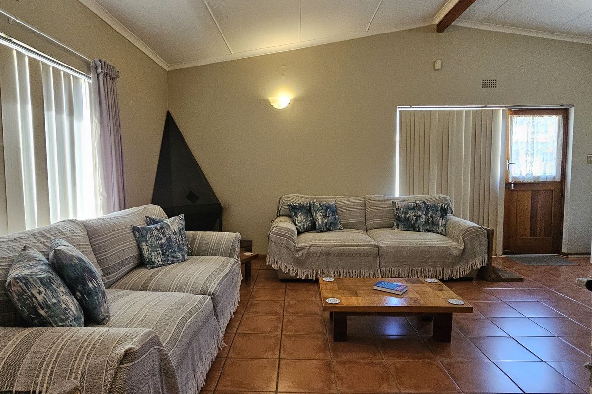 3 Bedroom Home with Flatlet Close to Nature and Walking Trails - Photo 4