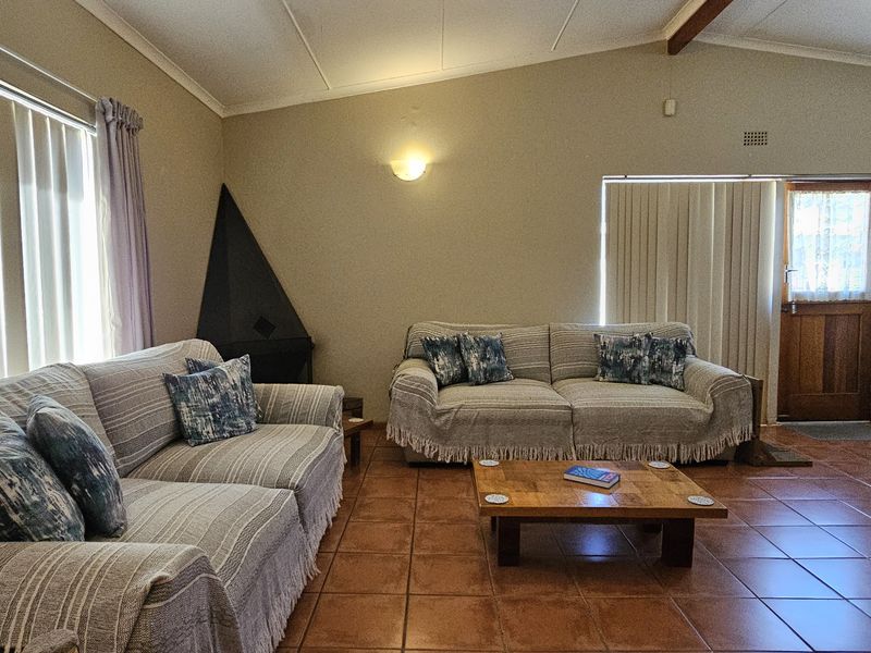 3 Bedroom Home with Flatlet Close to Nature and Walking Trails - Photo 4