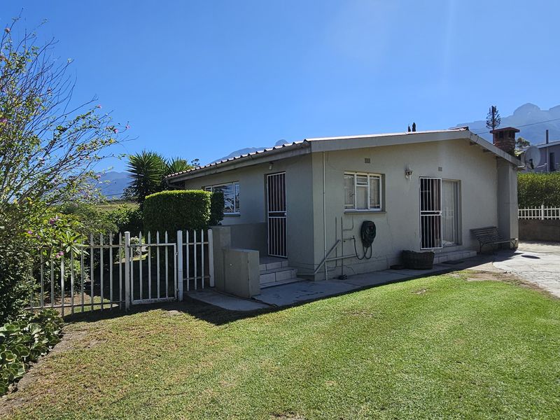 3 Bedroom Home with Flatlet Close to Nature and Walking Trails - Photo 1