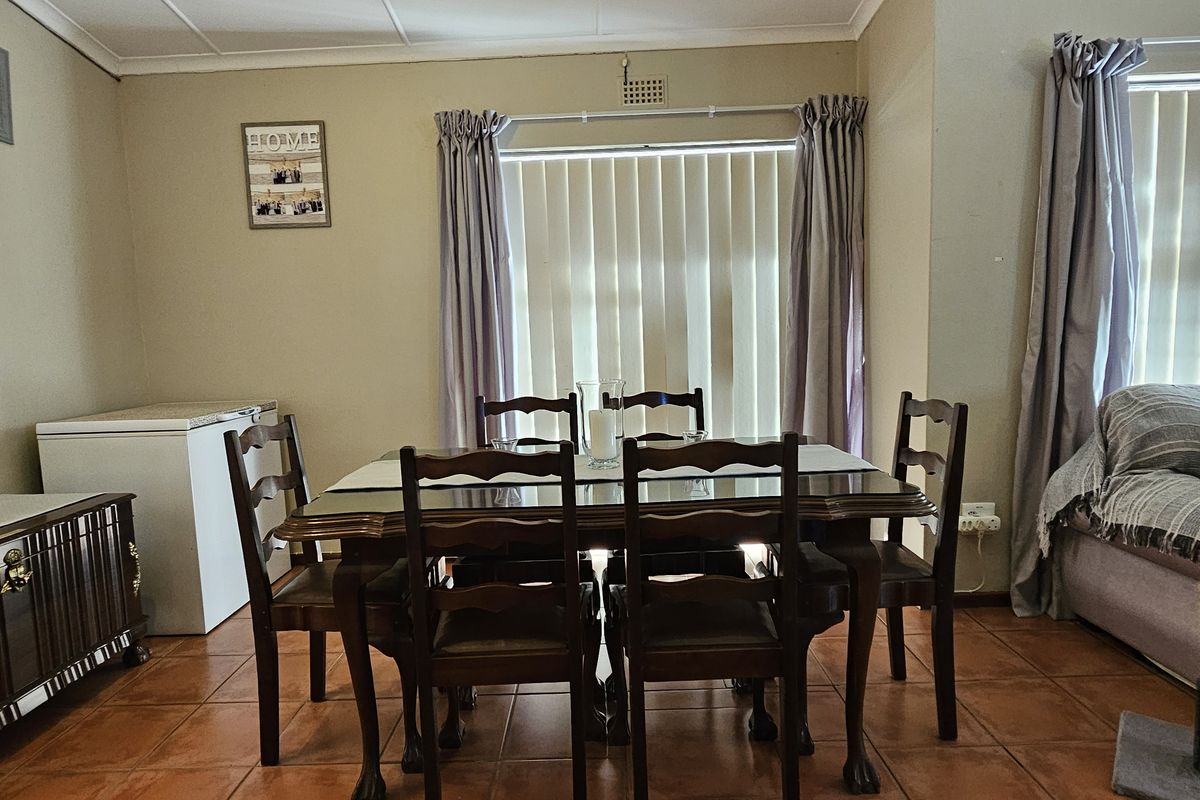 3 Bedroom Home with Flatlet Close to Nature and Walking Trails - Photo 3