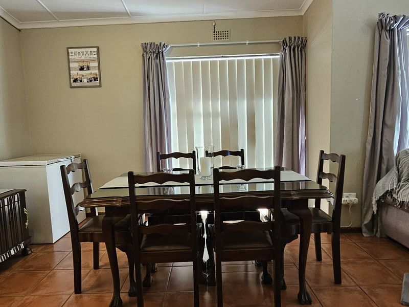 3 Bedroom Home with Flatlet Close to Nature and Walking Trails - Photo 3