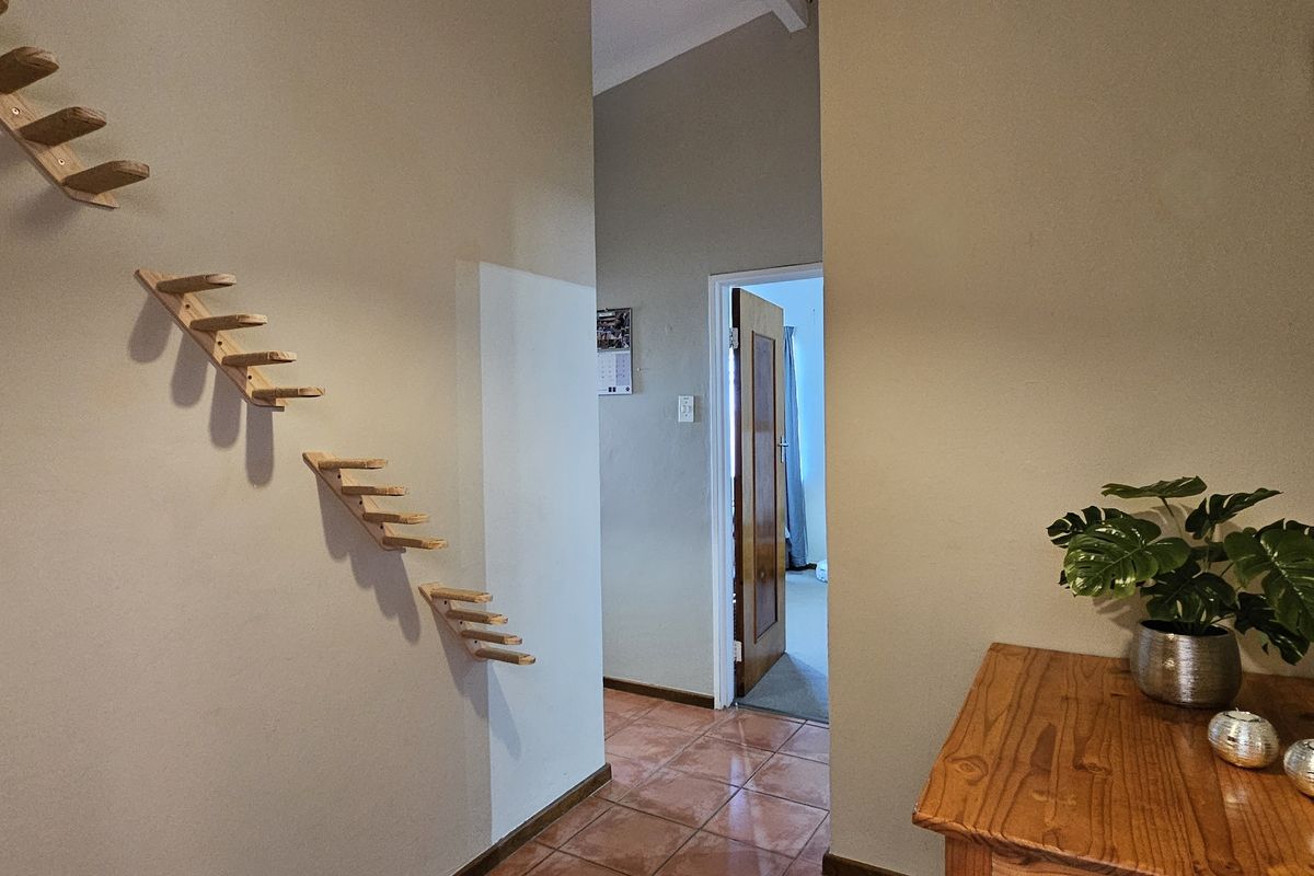 3 Bedroom Home with Flatlet Close to Nature and Walking Trails - Photo 2