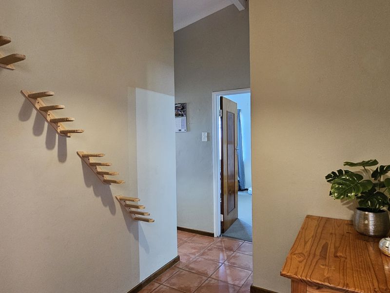 3 Bedroom Home with Flatlet Close to Nature and Walking Trails - Photo 2