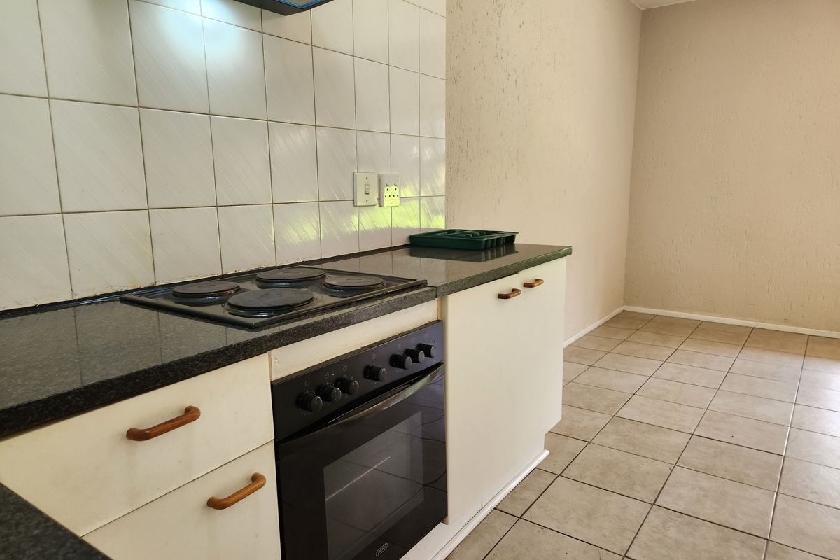 Bargain Investment! Ideal Lock Up And Go! - Photo 4