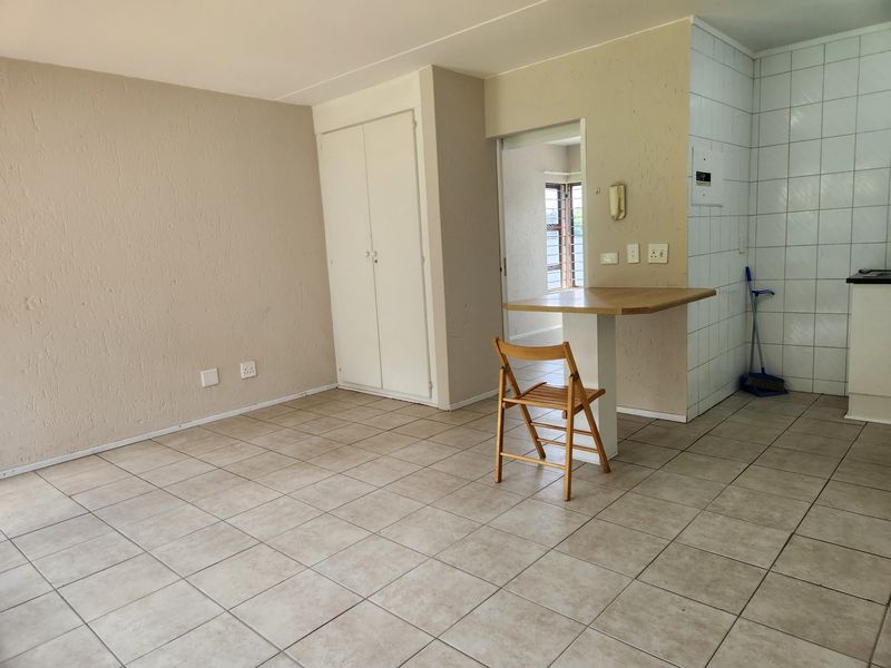 Bargain Investment! Ideal Lock Up And Go! - Photo 6