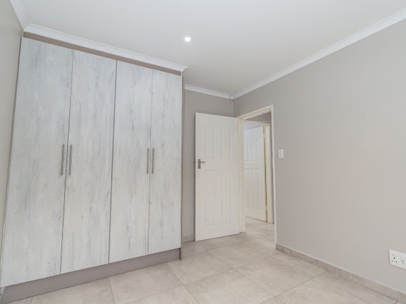 Modern beautiful home for sale in Silkaatzkop - Photo 5