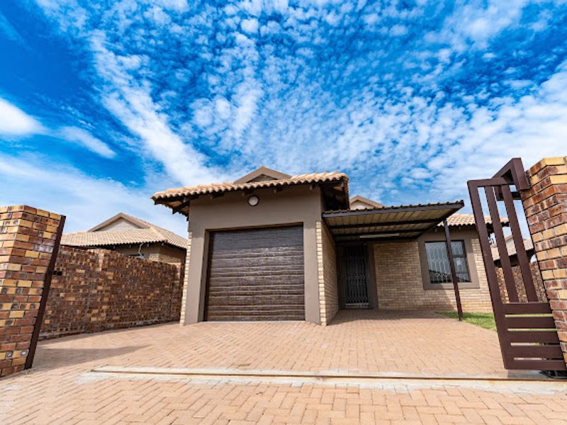 Modern beautiful home for sale in Silkaatzkop - Photo 9
