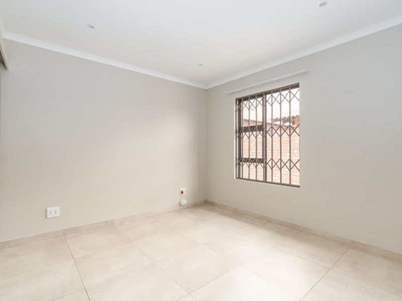 Modern beautiful home for sale in Silkaatzkop - Photo 6