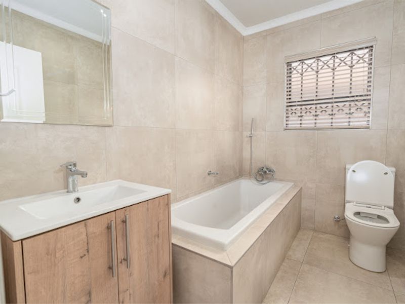 Modern beautiful home for sale in Silkaatzkop - Photo 4