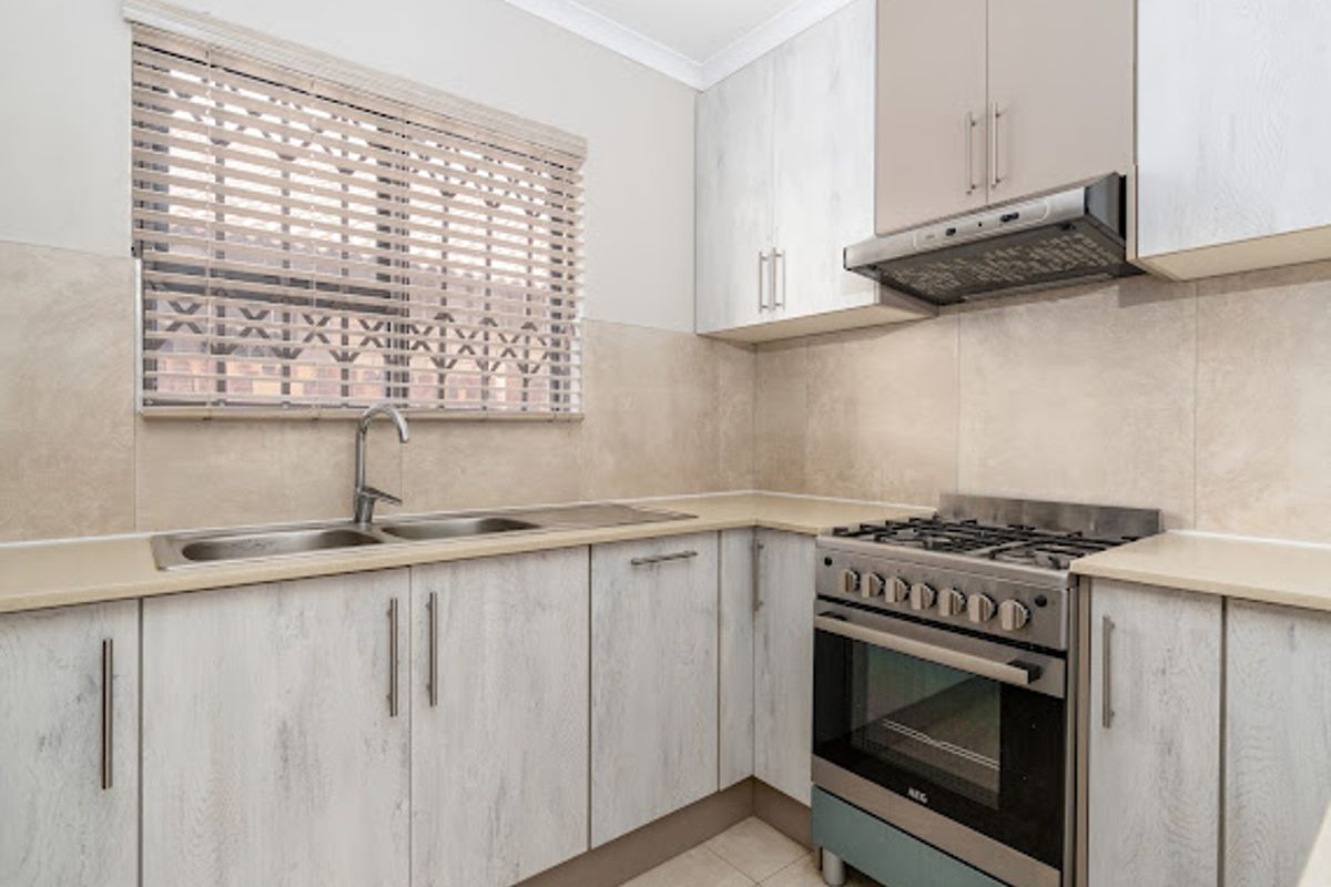 Modern beautiful home for sale in Silkaatzkop - Photo 2