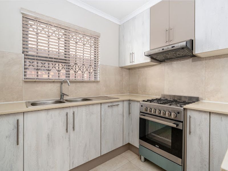 Modern beautiful home for sale in Silkaatzkop - Photo 2