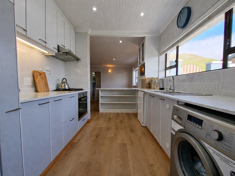 A Very Neat, Move-In Ready Property with 2 flats in Pringle Bay For Sale - Photo 3