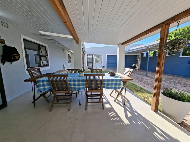 A Very Neat, Move-In Ready Property with 2 flats in Pringle Bay For Sale - Photo 5