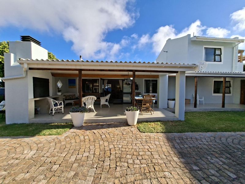 A Very Neat, Move-In Ready Property with 2 flats in Pringle Bay For Sale - Photo 6