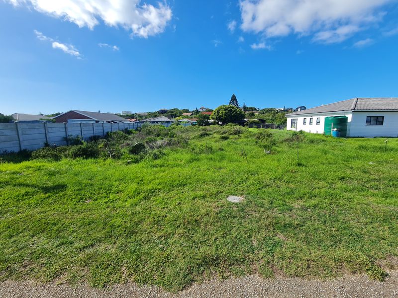 Large Level Stand with Easy Walk to the Beach in Paradise Beach, Jeffreys Bay - Photo 3