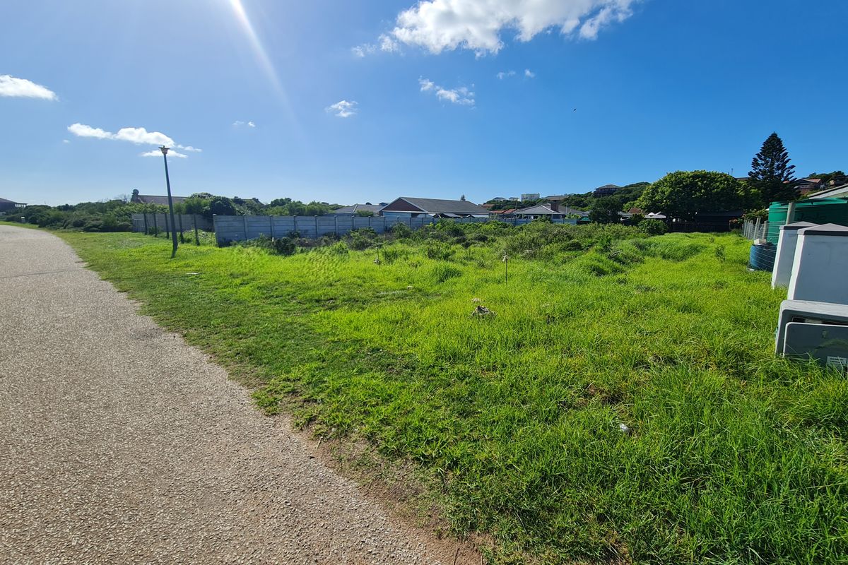 Large Level Stand with Easy Walk to the Beach in Paradise Beach, Jeffreys Bay - Photo 5