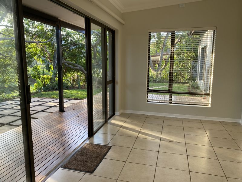 Garden Townhouse Retreat - Photo 4