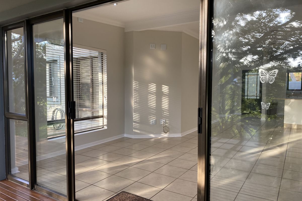 Garden Townhouse Retreat - Photo 5