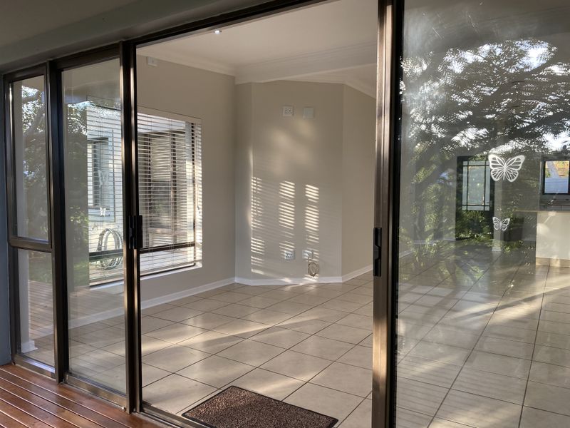 Garden Townhouse Retreat - Photo 5