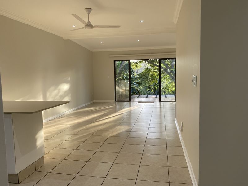 Garden Townhouse Retreat - Photo 8