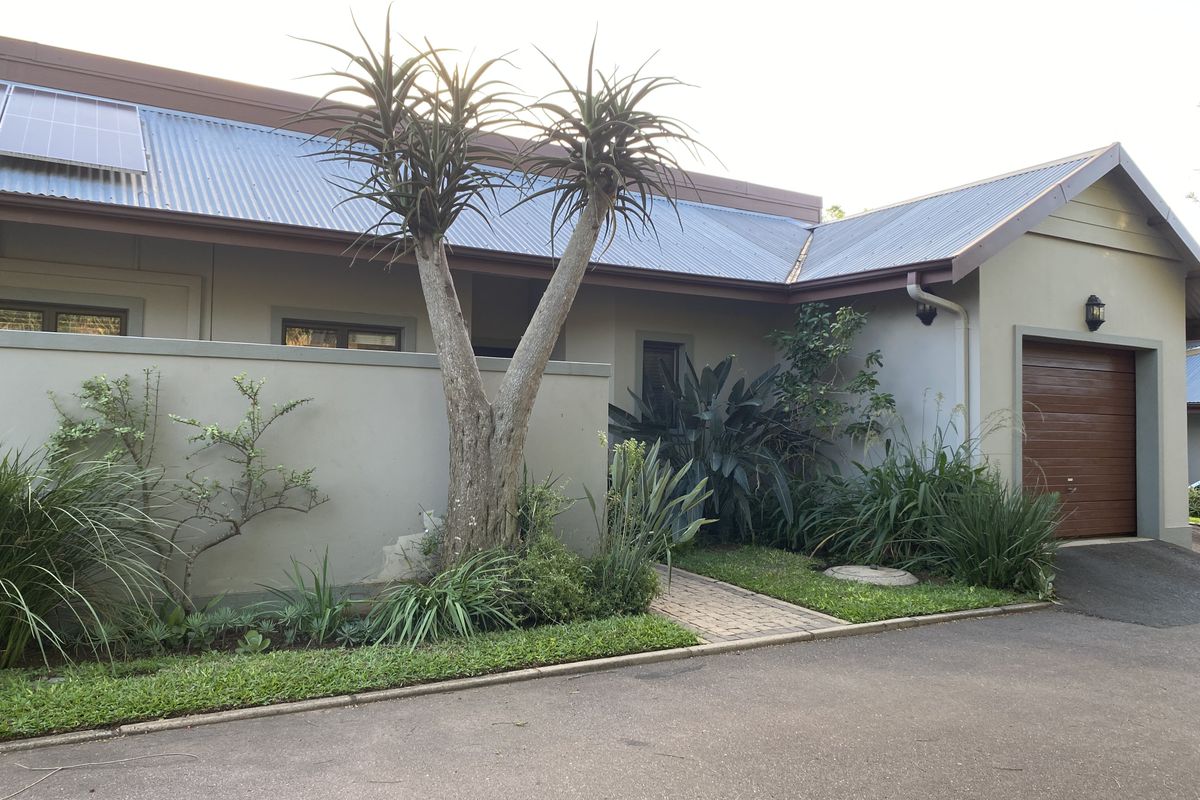 Garden Townhouse Retreat - Photo 2