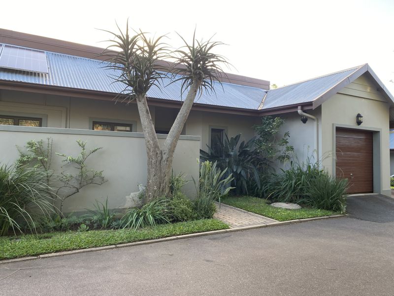 Garden Townhouse Retreat - Photo 2