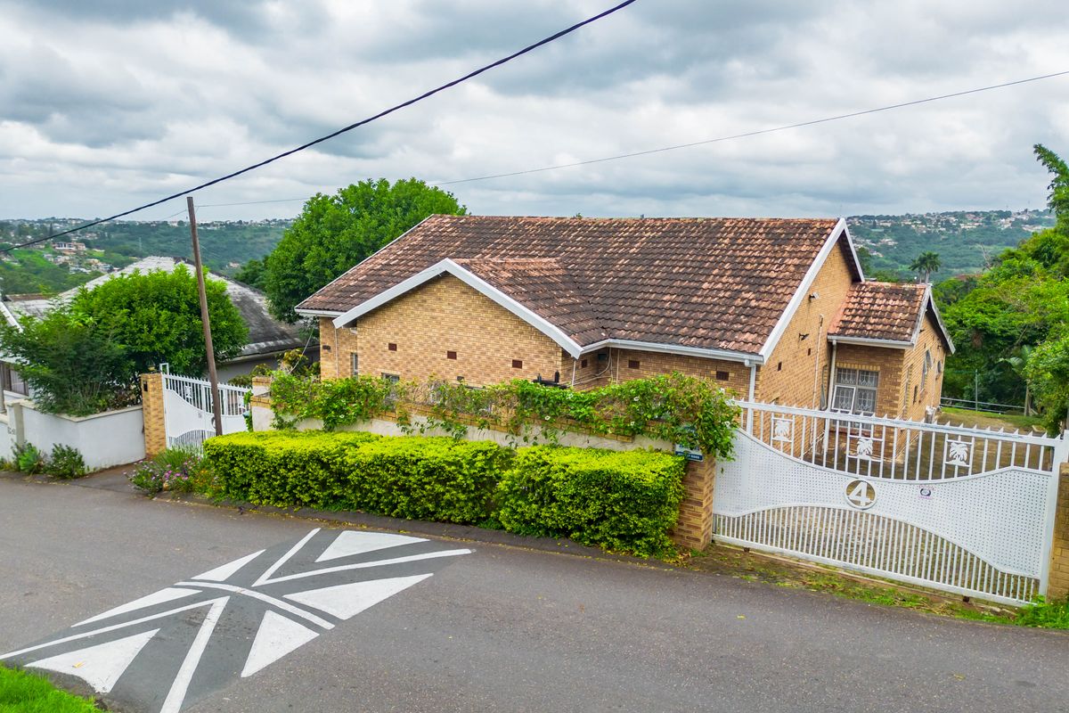 Modern, Spacious - lovely family home - Photo 2