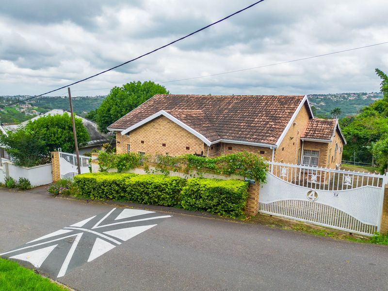 Modern, Spacious - lovely family home - Photo 2